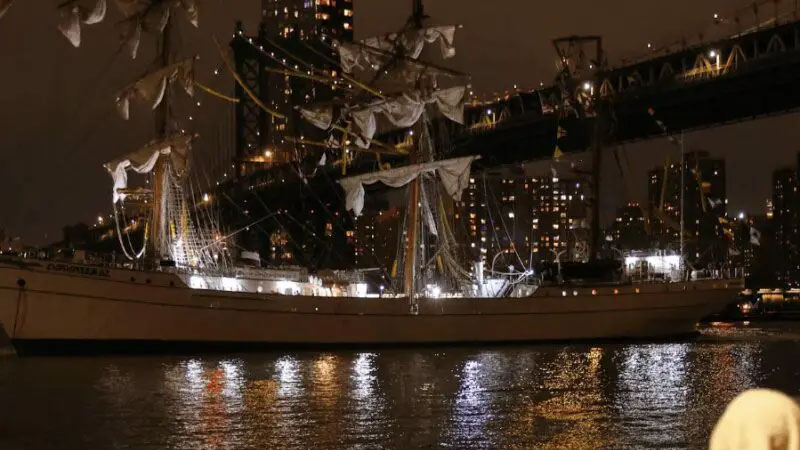 Kapal AL Meksiko Tabrak Jembatan Brooklyn, 2 Tewas-Belasan Luka